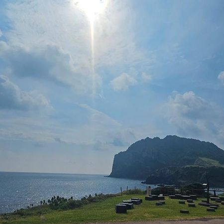 Вилла Seongsan Morning Sunset Согвипхо Экстерьер фото