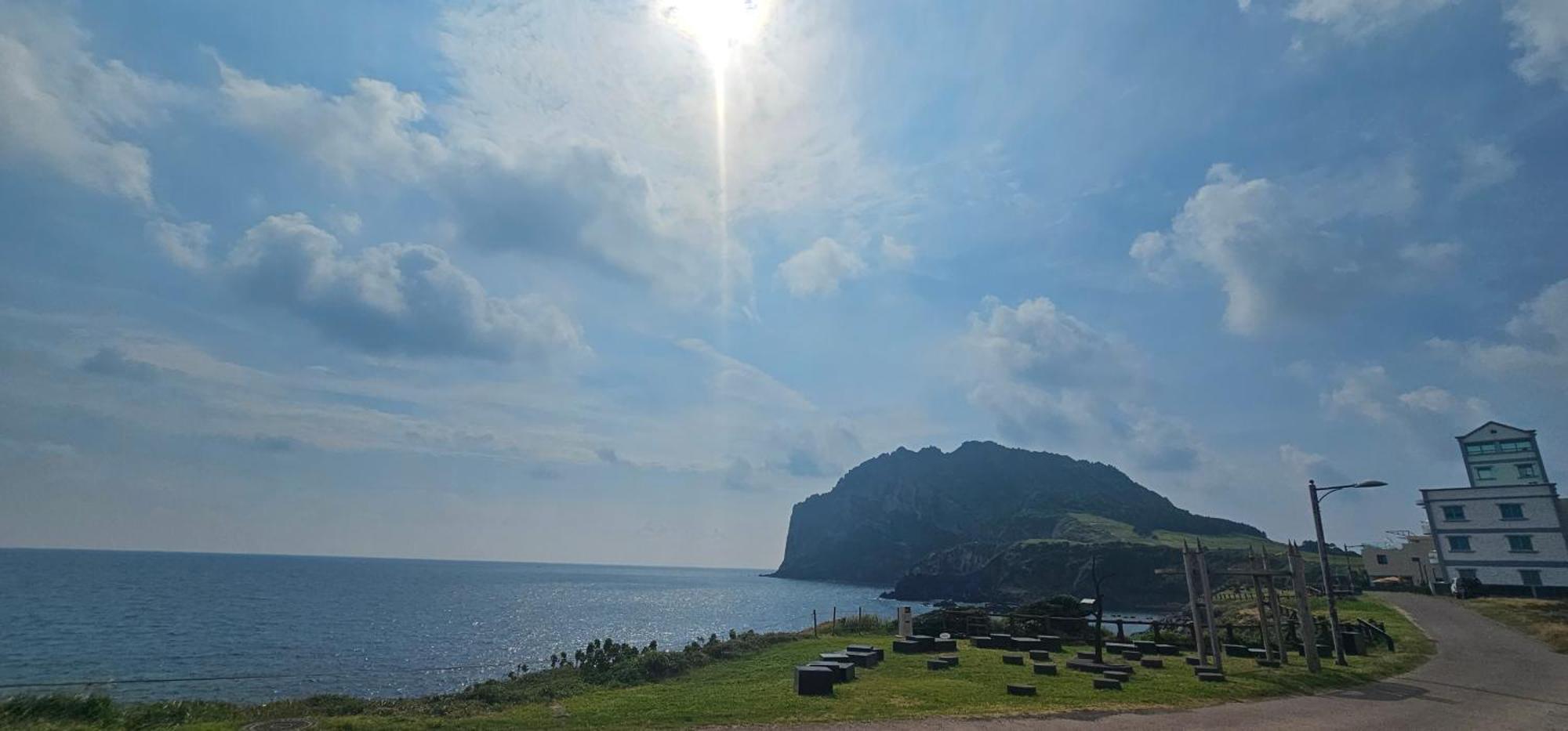 Вилла Seongsan Morning Sunset Согвипхо Экстерьер фото
